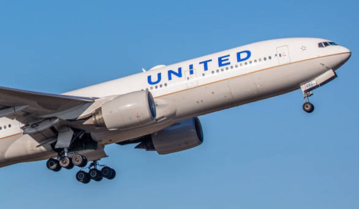 United Airlines Flight UA770 Emergency Diversion